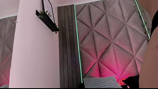 Snapshot of BriaConner_ chatting on November 29, 2025, 2:12 am BriaConner online show from November 29, 2025, 2:12 am