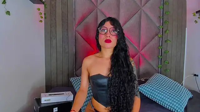 BriaConner  online show from May 10, 2026, 11:03 am