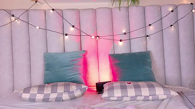 Snapshot of BriaConner_ chatting on November 20, 2025, 2:56 am BriaConner online show from November 20, 2025, 2:56 am