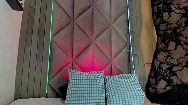 BriaConner  online show from December 19, 2025, 2:59 am