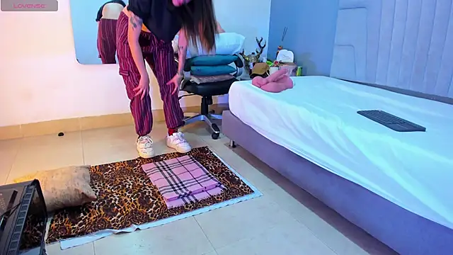 Snapshot of megan_morgan01 chatting on November 15, 2025, 2:48 am megan morgan01 online show from November 15, 2025, 2:48 am