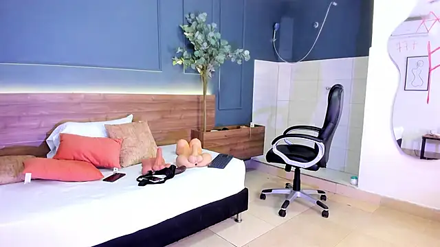 Snapshot of megan_morgan01 chatting on October 21, 2025, 12:43 am megan morgan01 online show from October 21, 2025, 12:43 am