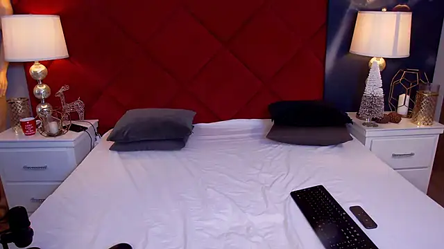 MinnieDrew online show from December 16, 2025, 8:02 pm