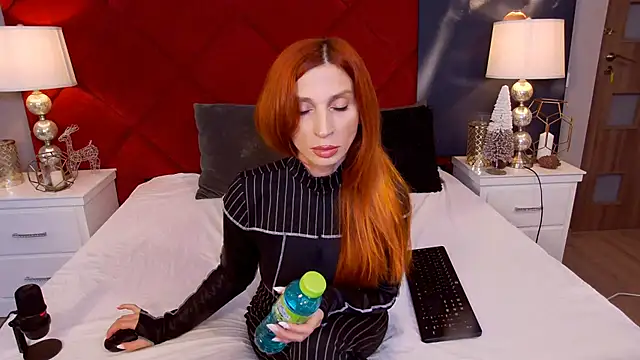 Snapshot of MinnieDrew chatting on November 26, 2025, 8:09 pm MinnieDrew online show from November 26, 2025, 8:09 pm