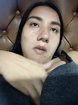 Snapshot of Hellen_Alex chatting on April 22, 2026, 2:02 pm Hellen Alex online show from April 22, 2026, 2:02 pm