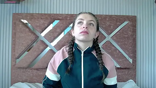 Snapshot of _isaabellaa chatting on April 7, 2026, 12:29 pm isaabellaa online show from April 7, 2026, 12:29 pm