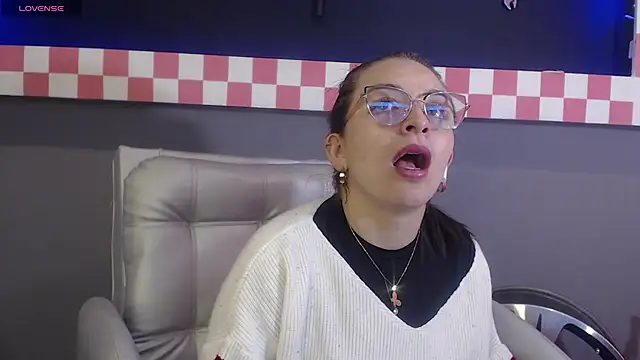 Snapshot of _isaabellaa chatting on March 13, 2025, 11:30 am isaabellaa online show from March 13, 2025, 11:30 am