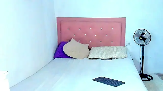 Snapshot of Criss_Ariana chatting on September 22, 2025, 9:32 pm Criss Ariana online show from September 22, 2025, 9:32 pm