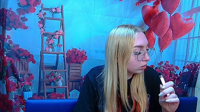 Snapshot of BeatriceFly chatting on May 8, 2026, 12:53 pm BeatriceFly online show from May 8, 2026, 12:53 pm