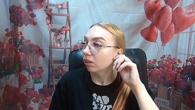 Snapshot of BeatriceFly chatting on May 24, 2026, 11:43 am BeatriceFly online show from May 24, 2026, 11:43 am