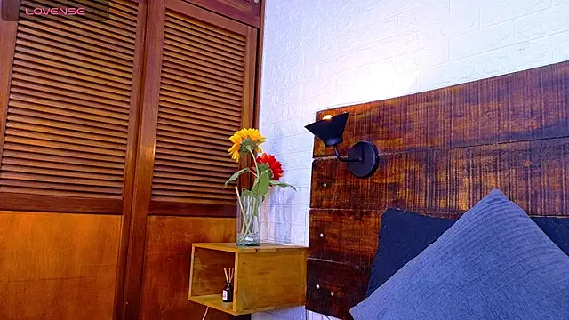 Snapshot of Celeste_sanz chatting on December 17, 2025, 11:48 am Celeste sanz online show from December 17, 2025, 11:48 am