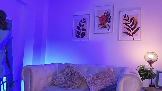 DahianaWalcott online show from February 10, 2026, 7:24 pm