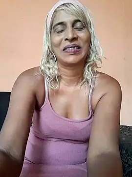 Snapshot of Goodgirlsue_77 chatting on February 13, 2025, 11:17 am Goodgirlsue 77 online show from February 13, 2025, 11:17 am