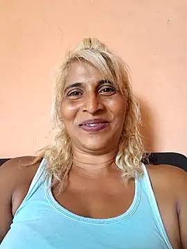 Snapshot of Goodgirlsue_77 chatting on March 16, 2025, 12:55 pm Goodgirlsue 77 online show from March 16, 2025, 12:55 pm