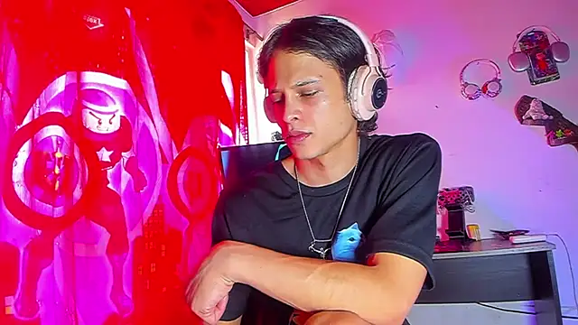 LilOwen  online show from June 26, 2026, 5:41 pm