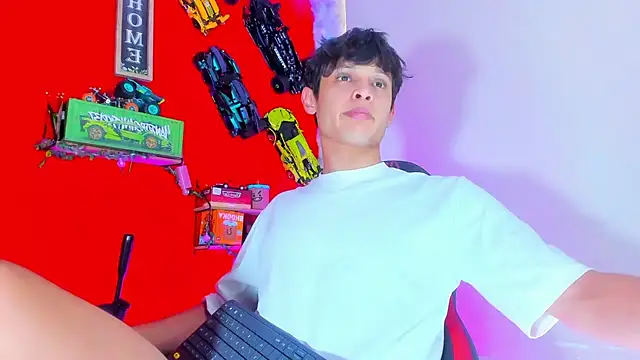Snapshot of LilOwen_ chatting on October 15, 2025, 7:00 pm LilOwen online show from October 15, 2025, 7:00 pm