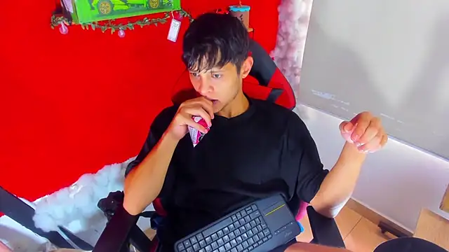 Snapshot of LilOwen_ chatting on September 14, 2025, 7:03 pm LilOwen online show from September 14, 2025, 7:03 pm