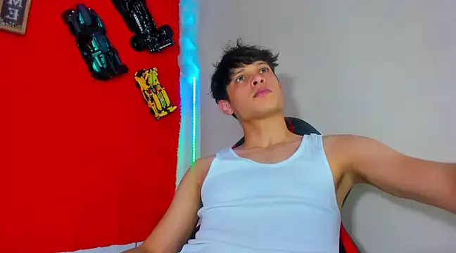 Snapshot of LilOwen_ chatting on March 2, 2025, 10:45 pm LilOwen online show from March 2, 2025, 10:45 pm