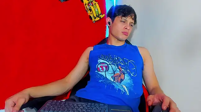 Snapshot of LilOwen_ chatting on March 5, 2025, 4:45 am LilOwen online show from March 5, 2025, 4:45 am