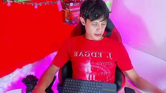 Snapshot of LilOwen_ chatting on September 18, 2025, 7:28 pm LilOwen online show from September 18, 2025, 7:28 pm