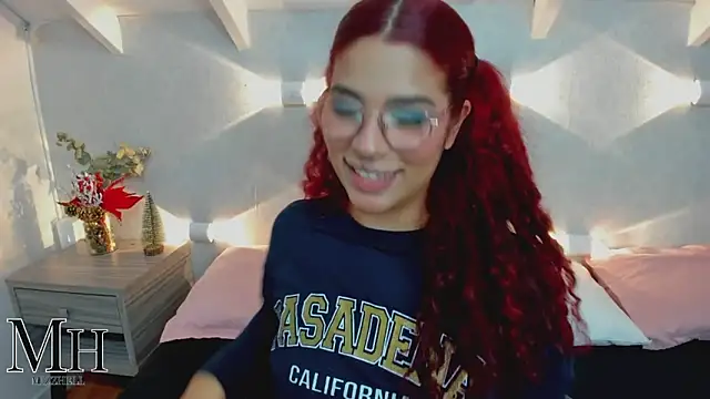 Snapshot of MizzHell chatting on December 22, 2025, 4:01 am MizzHell online show from December 22, 2025, 4:01 am