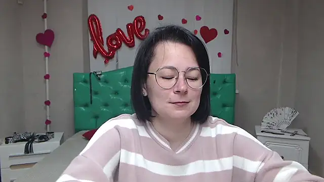 Snapshot of MarieSho chatting on April 29, 2026, 6:17 am MarieSho online show from April 29, 2026, 6:17 am