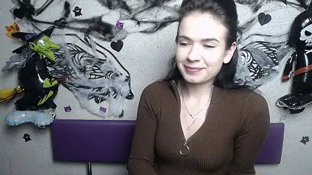 JasmineKouch online show from November 8, 2025, 6:39 am