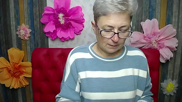 Snapshot of EmiliaGree chatting on October 17, 2025, 11:12 am EmiliaGree online show from October 17, 2025, 11:12 am