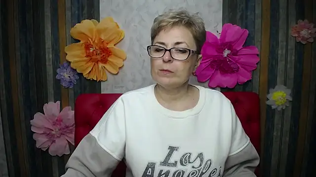 Snapshot of EmiliaGree chatting on April 24, 2026, 5:04 pm EmiliaGree online show from April 24, 2026, 5:04 pm