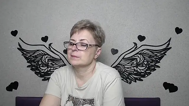 EmiliaGree online show from April 15, 2026, 5:17 pm