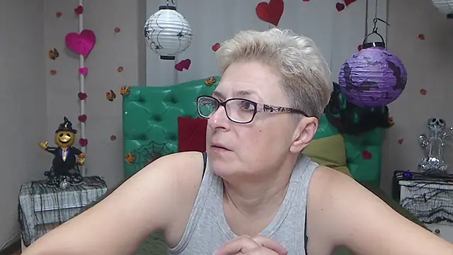 EmiliaGree online show from November 11, 2025, 6:14 pm