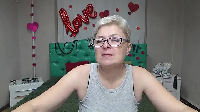 EmiliaGree online show from November 16, 2025, 6:12 pm