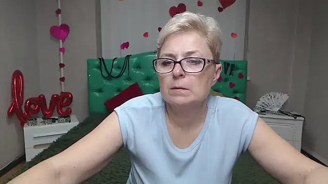 EmiliaGree online show from November 24, 2025, 6:08 pm