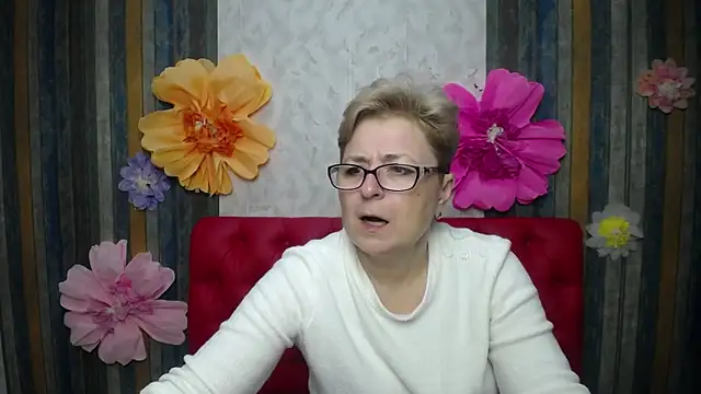 Snapshot of EmiliaGree chatting on April 28, 2026, 5:17 pm EmiliaGree online show from April 28, 2026, 5:17 pm