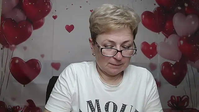 Snapshot of EmiliaGree chatting on May 16, 2026, 5:12 pm EmiliaGree online show from May 16, 2026, 5:12 pm