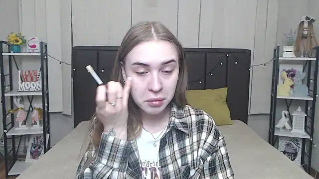 LauraHlot online show from October 13, 2025, 5:42 am
