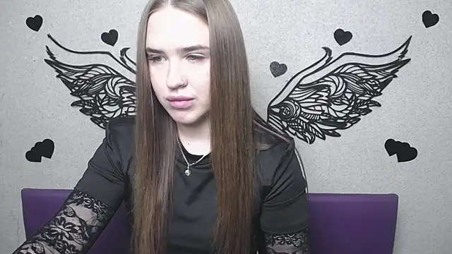 LauraHlot online show from April 21, 2026, 5:47 am