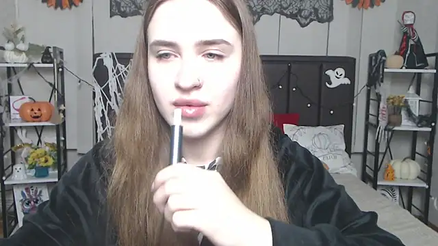 LauraHlot online show from November 13, 2025, 6:39 am