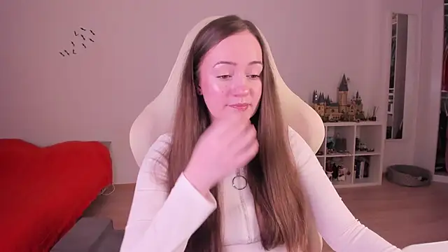 WalkingGirl online show from November 9, 2025, 7:29 pm