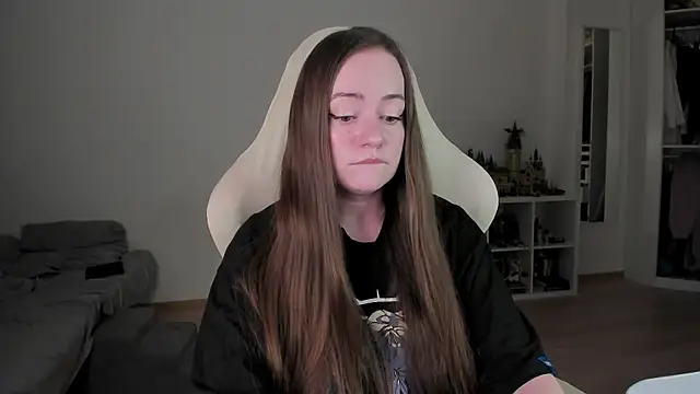 WalkingGirl online show from April 8, 2026, 6:09 pm