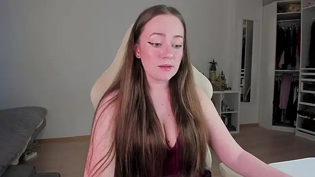 WalkingGirl online show from March 27, 2026, 4:19 pm