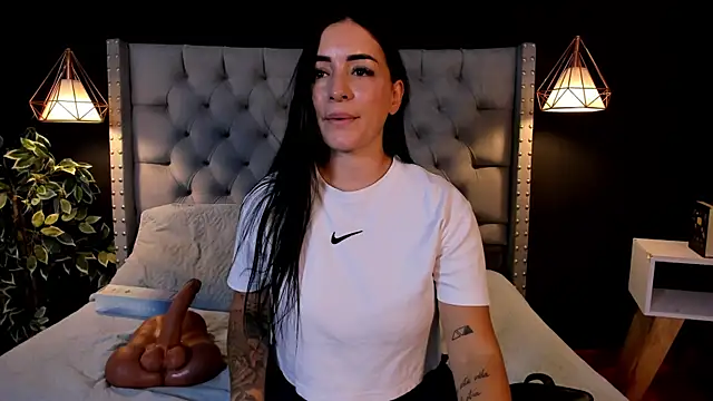 Sofia  rivera online show from November 12, 2025, 8:12 pm