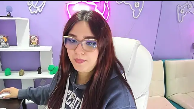 Snapshot of Camiila_Osorio chatting on September 17, 2025, 7:27 pm Camiila Osorio online show from September 17, 2025, 7:27 pm
