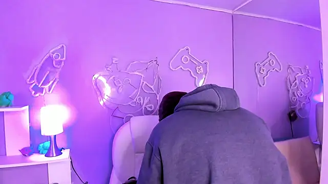 Camiila Osorio online show from November 18, 2025, 7:39 pm