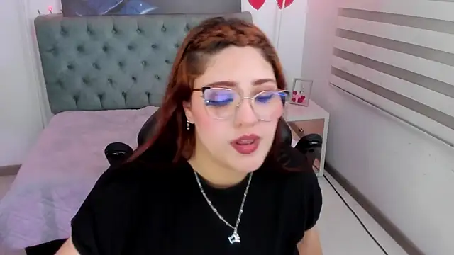 Snapshot of Camiila_Osorio chatting on March 2, 2025, 6:59 am Camiila Osorio online show from March 2, 2025, 6:59 am