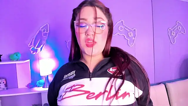 Camiila Osorio online show from November 20, 2025, 2:51 pm