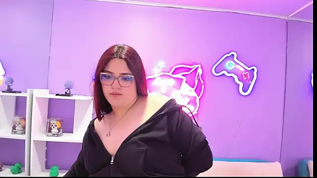 Snapshot of Camiila_Osorio chatting on September 15, 2025, 8:42 pm Camiila Osorio online show from September 15, 2025, 8:42 pm
