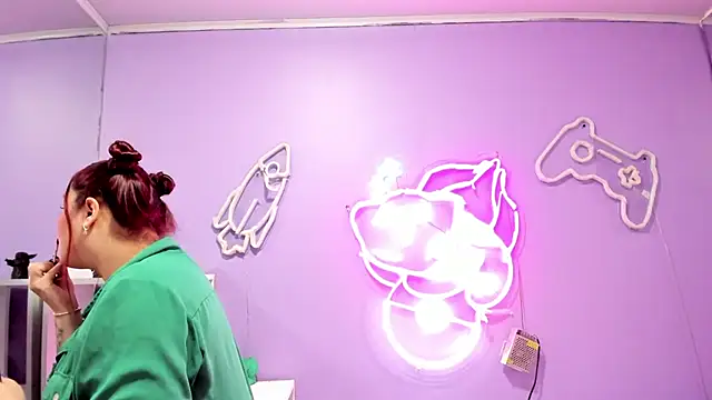 Camiila Osorio online show from November 6, 2025, 7:29 pm