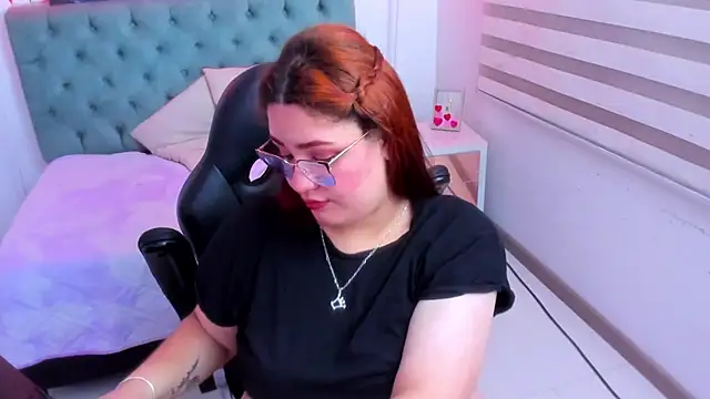 Snapshot of Camiila_Osorio chatting on March 12, 2025, 6:40 am Camiila Osorio online show from March 12, 2025, 6:40 am