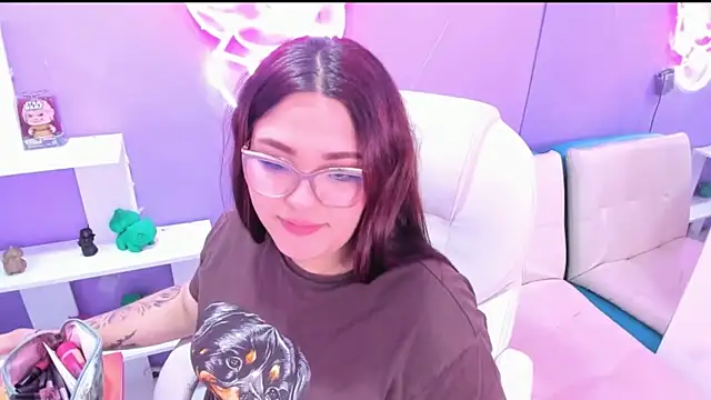 Snapshot of Camiila_Osorio chatting on September 18, 2025, 7:39 pm Camiila Osorio online show from September 18, 2025, 7:39 pm